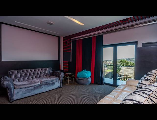 4 BEDROOM FREESTANDING FOR SALE IN LA LUCIA